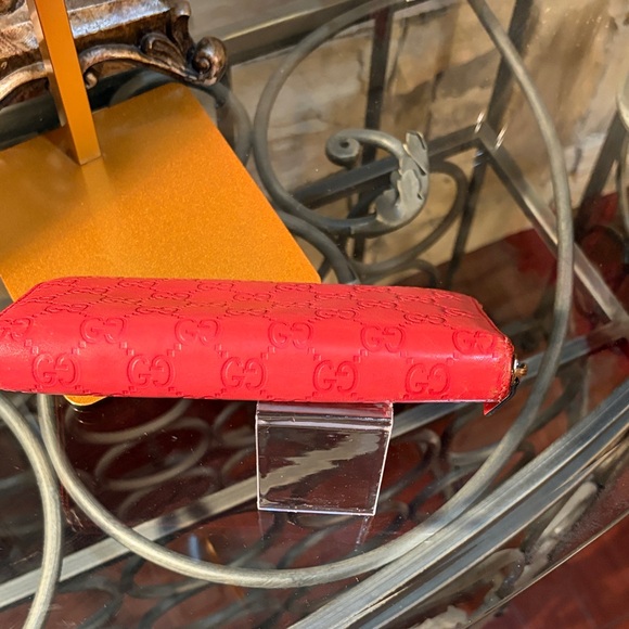 Gucci Red Embossed Women's Wallet - Picture 5 of 10